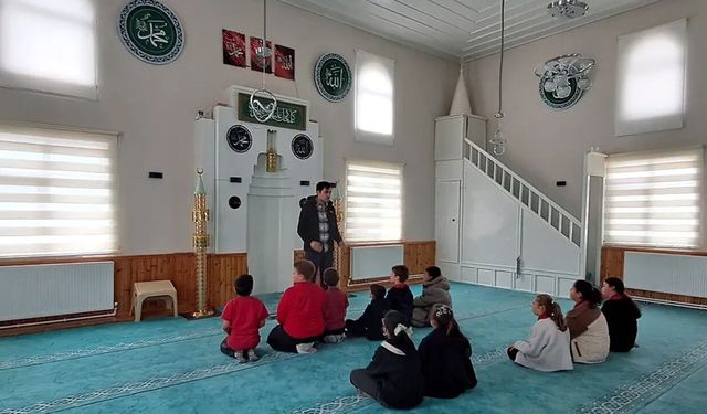 Kargı'da öğrenciler camileri yerinde tanıdı