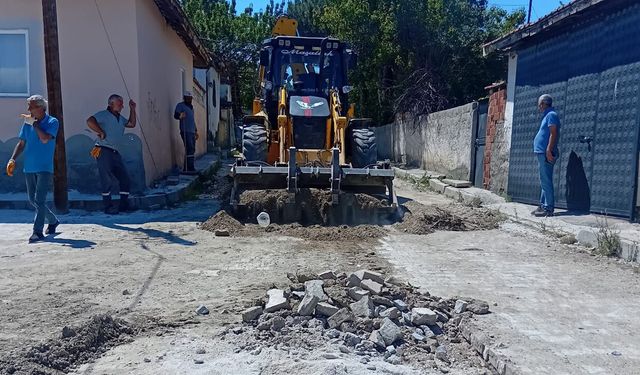 Sungurlu'da parke ve bordür çalışmaları sürüyor