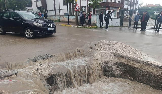 Osmancık'ta sağanak hayatı olumsuz etkiledi