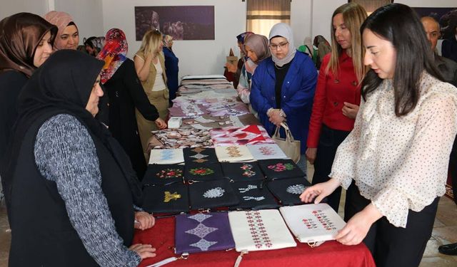Boğazkale'de yıl sonu el emeği sergisi açıldı