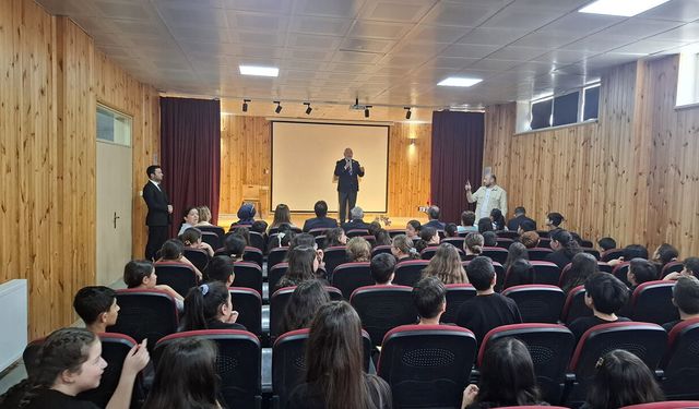 Başkan Aşgın ve Müdür Çağlar öğrencilerle bir araya geldi