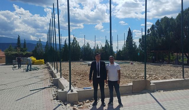 Çorum'un bu ilçesine halı saha yapılıyor: İnceleme yapıldı