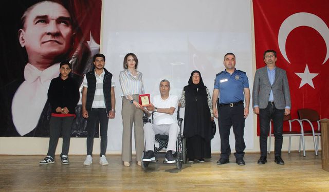 Mecitözü'nde silahla sevinç olmaz paneli düzenlendi