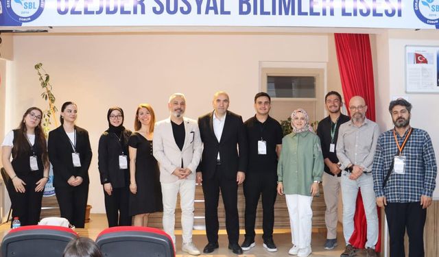 Özejder Sosyal Bilimler Lisesi’nde bağımlılık konulu öğrenci forumu başladı
