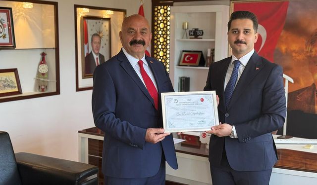 Kaymakam Şapaloğlu'na fahri hemşehrilik beratı