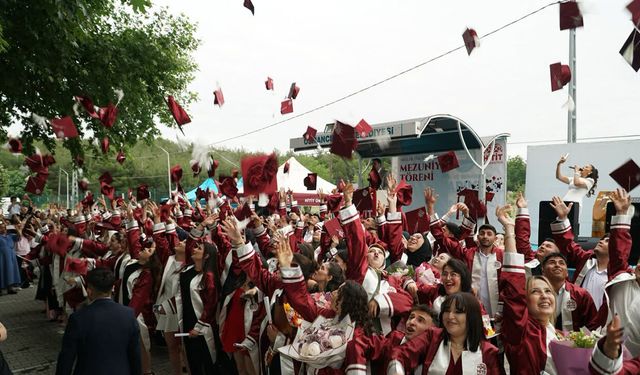 Ömer Derindere MYO'da mezuniyet coşkusu yaşandı
