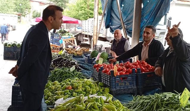 Pazarcıların ve vatandaşların taleplerini dinledi
