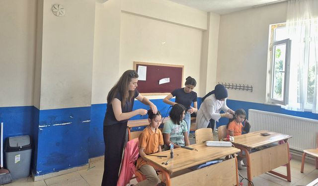 Mecitözü HEM'den kız öğrencilere yönelik saç kesim etkinliği