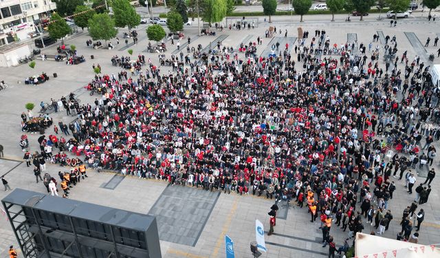 Çorum’da yüzlerce kişi dev ekranda izledi! Milli maç sonrası meydanda hüzün hakim oldu