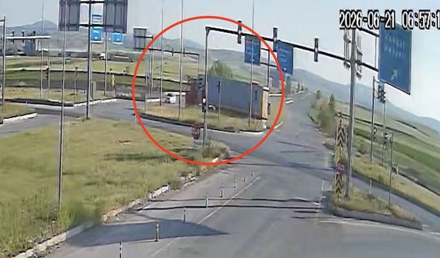 Çorum’da feci kaza kamerada: 4 kişi yaralandı