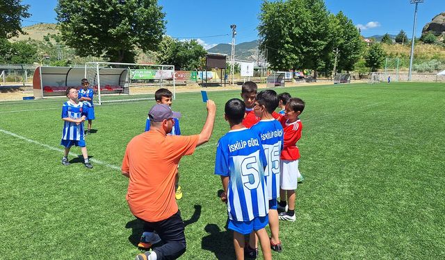 Yeşil sahalarda bir ilk: Mavi kart gördüler