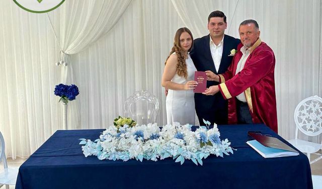 Sinem & Mert çiftinin nikahını Başkan Dereli kıydı