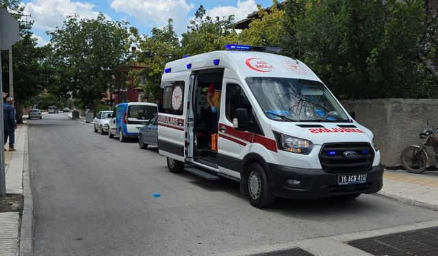 Çorum’da cuma namazında fenalaşan vatandaşa ambulansta müdahale edildi