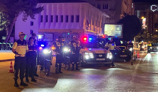 Çorum’da Gözler Saat Kulesi’ne Çevrildi! Jandarmadan Anlamlı Kutlama