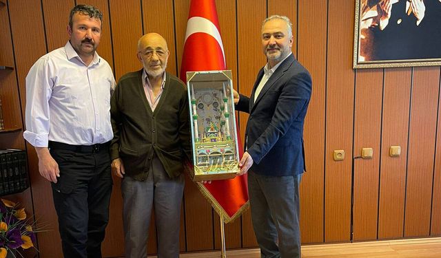 İsmail Taş'tan müftülüğe anlamlı hediye