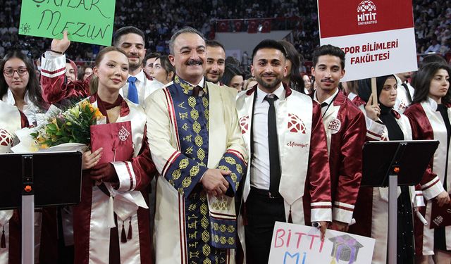 Hitit Üniversitesi'nde mezuniyet coşkusu: Binlerce öğrenci kep attı