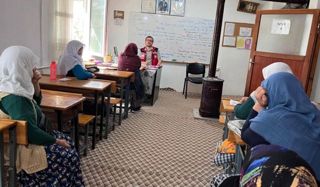 Bayat'ta kursiyerlere şiddetle mücadele ve dijital okuryazarlık eğitimi
