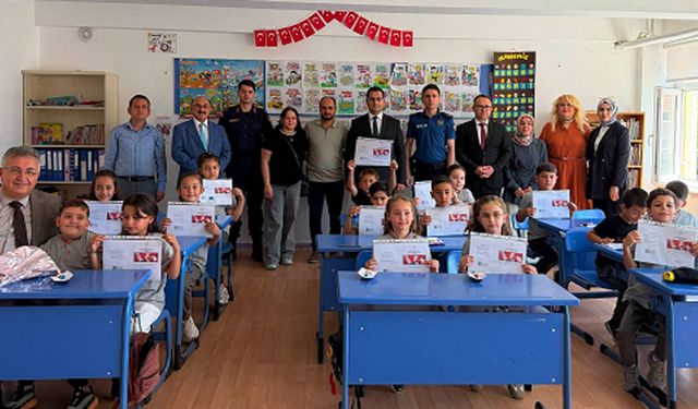 Oğuzlar’da öğrenciler karne heyecanı yaşadı