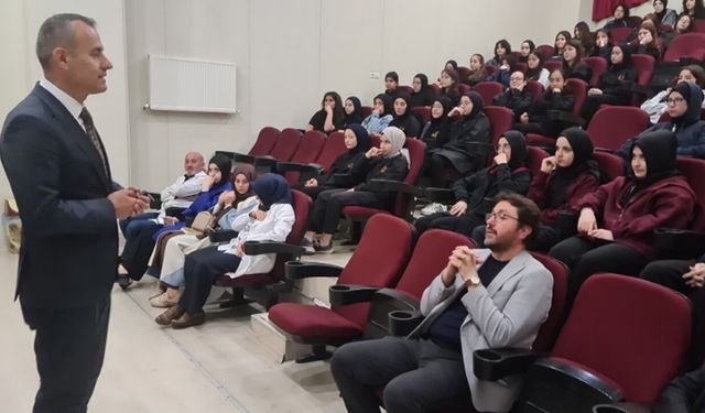 Çorum’da “Dinleme Etiği” söyleşisi düzenlendi