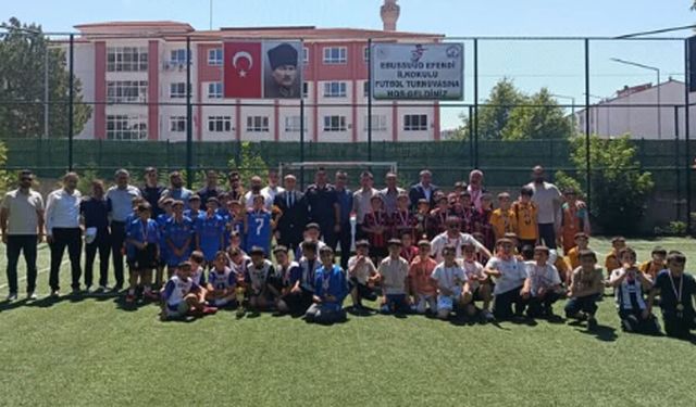 Ebussuud Efendi İlkokulu Turnuvada Şampiyon Oldu