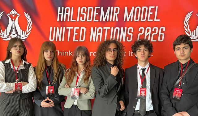 Çorum Mehmetçik Anadolu Lisesi'nden İzmir'de büyük başarı
