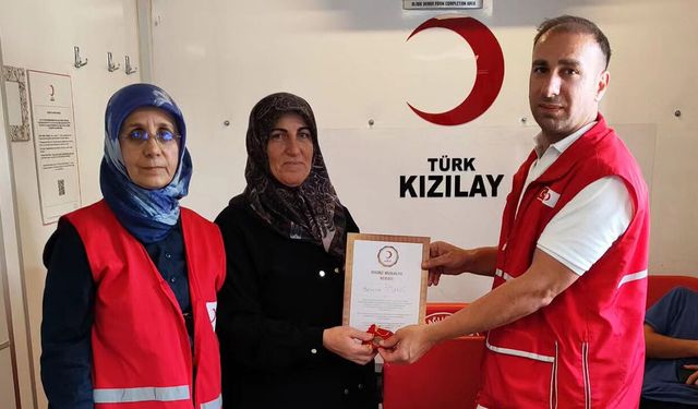 Alaca Kızılay’dan düzenli kan bağışçılarına madalya