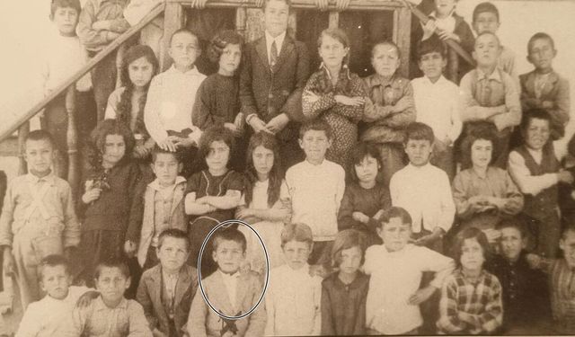 1940’ların okul karesinde merhum Dr. Rıfat Patır hatırası