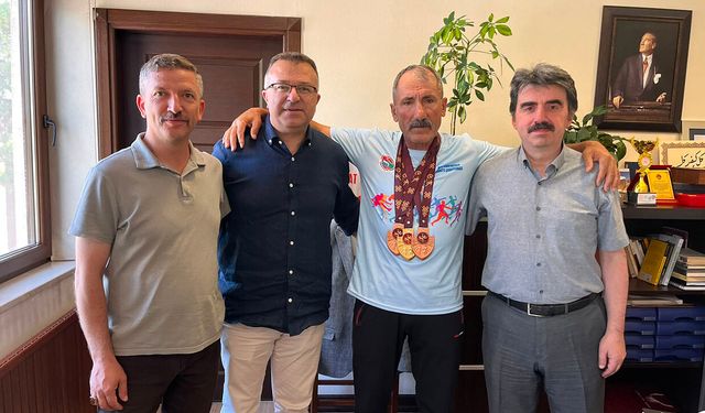Abdullah Yılmaz İzmir’den madalyalarla döndü