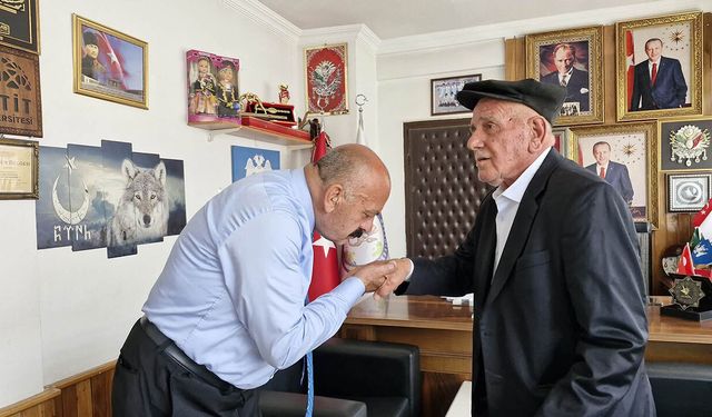 Yarım asırlık esnaftan Başkan İsbir’e unutulmaz sözler