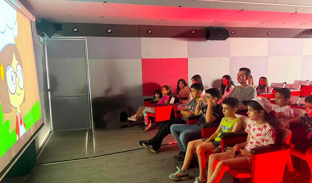 TRT Sinema Tırı Sungurlu’da çocuklarla buluştu