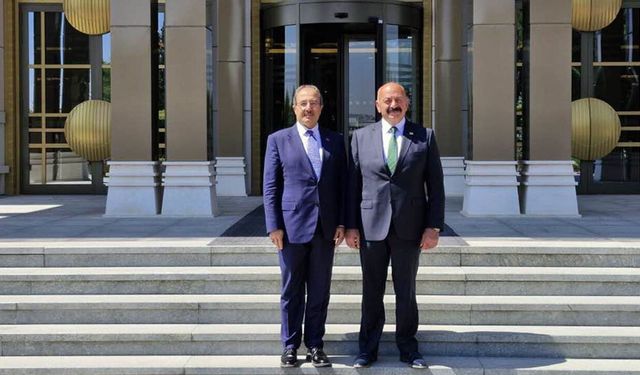 Külliyede Cahit Bağcı ile bir araya geldi
