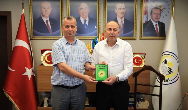 Çetin Bulut’tan Başkan Arslan’a kitap hediyesi