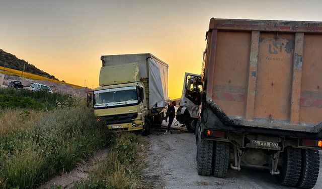 Kamyon ile TIR çarpıştı: 3 yaralı
