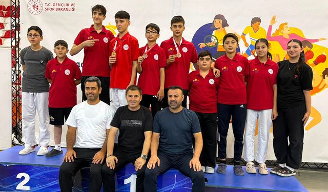Çorumlu taekwondoculardan yarı finalde üç madalya