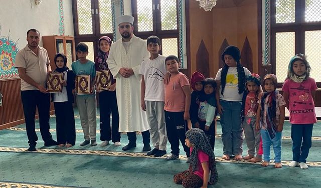Küçükdona Muhtarı Serhat Şahin’den Yaz  Kur’an kursu öğrencilerine yemek ve hediye
