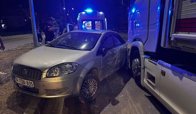 Çorum'da tırla çarpışan otomobildeki 2 kişi yaralandı