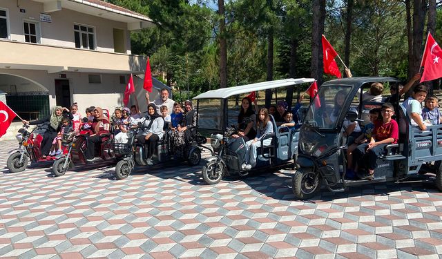 Kargı'da elektrikli araçlarla yaz Kur'an kursu için konvoy düzenlendi