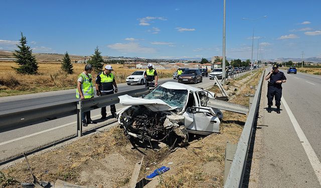 Çorum'da tır ile çarpışan otomobilin sürücüsü yaralandı