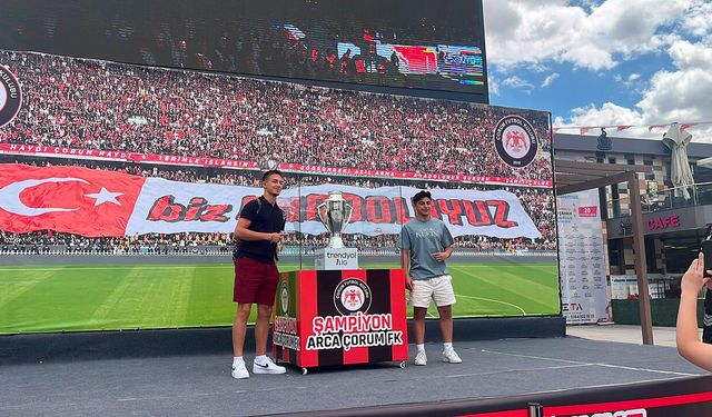 Çorum FK taraftarları şampiyonluk kupasıyla buluştu