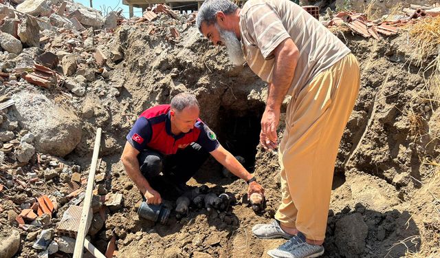 Yıkım halindeki binada mahsur kaldılar: İtfaiye kurtardı