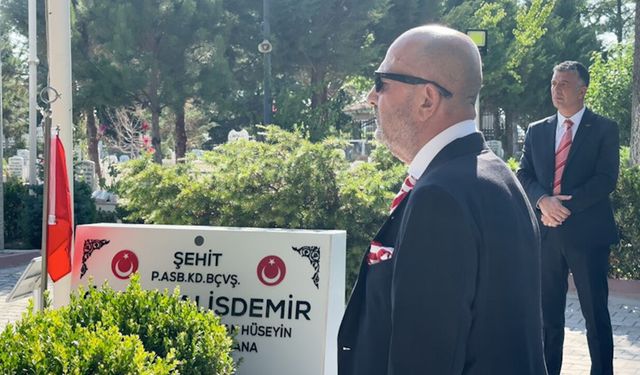 Emekli Korgeneral Zekai Aksakallı, Şehit Ömer Halisdemir’in kabrini ziyaret etti