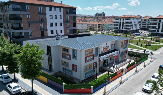 Aşgın, 15 Temmuz Neşeli Çocuk Gündüz Bakımevi’ni ziyaret etti