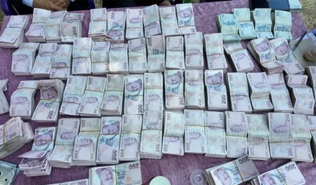 İki gün iki gece süren düğünde çifte 6 milyon liralık takı takıldı