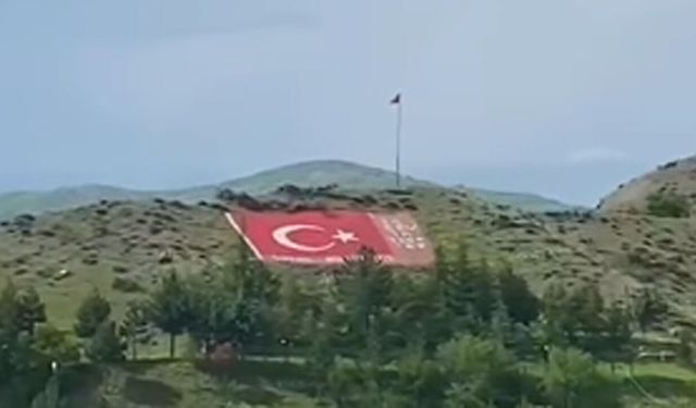 Kaledere’de Tepeye Türk Bayrağı Çizildi