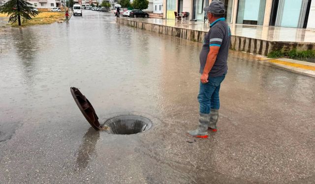 Çorum’da sağanak yağışa karşı ekipler sahada
