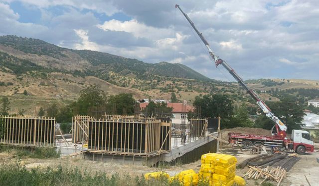 Bayat Mehmet Akif Ersoy Ortaokulu’nun yeni binasında çalışmalar sürüyor