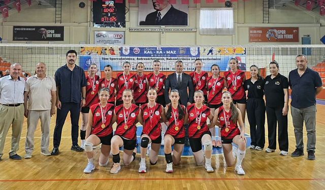 Çorum’un kız ve erkek voleybol takımları yarı finale yükseldi