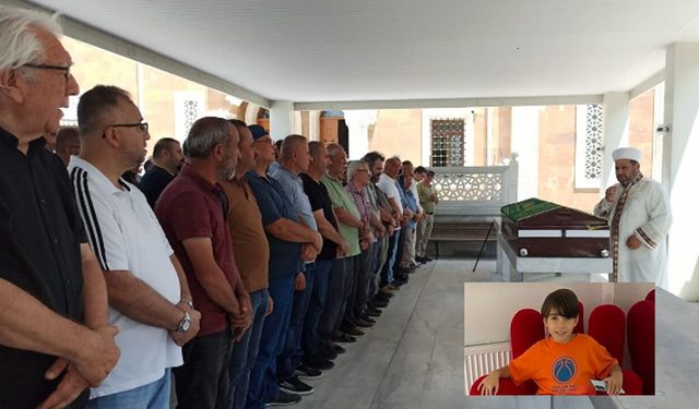 Küçük Bayezit son yolculuğuna uğurlandı