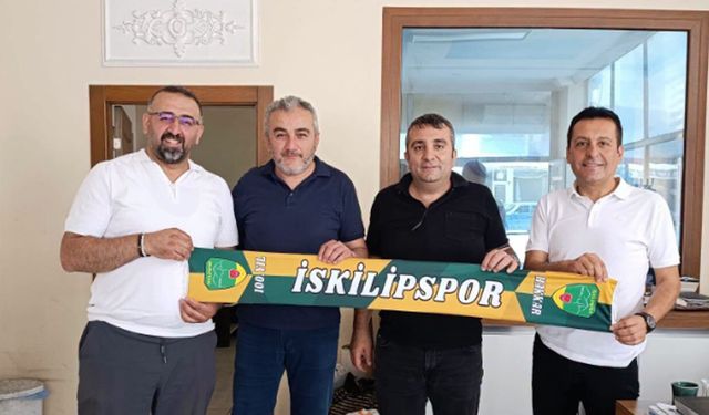 Hakkar A.Ş. İskilipspor’dan 100. yıla özel atkı koleksiyonu