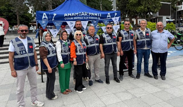Anahtar Parti’den Çorum’da aşure ikramı